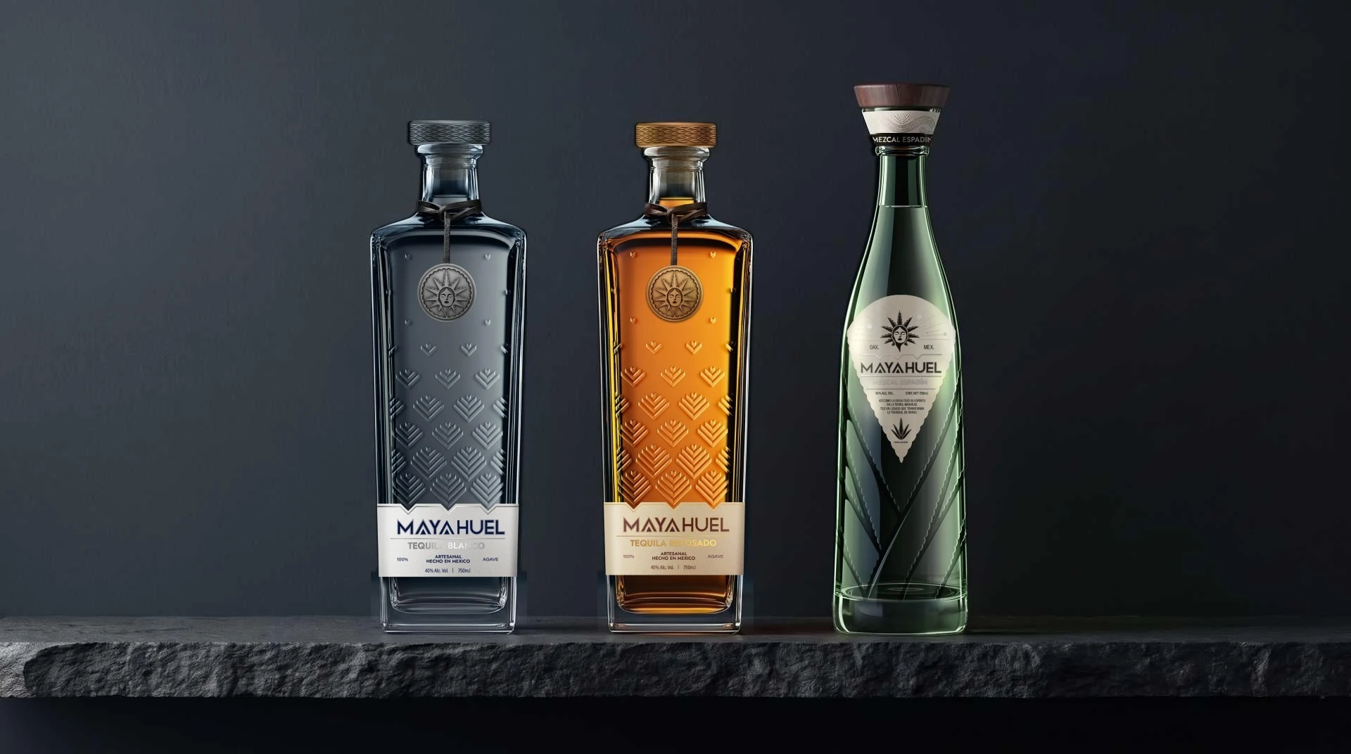 Botellas de Mayahuel Tequila Blanco, Tequila Reposado y Mezcal Espadín en una repisa de basalto